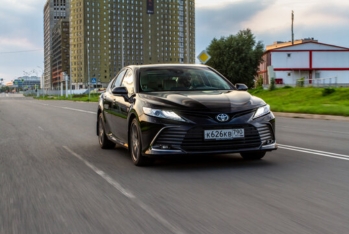 Hərracın premium avtomobili: 2013-cü il istehsalı Toyota Camry satışda!