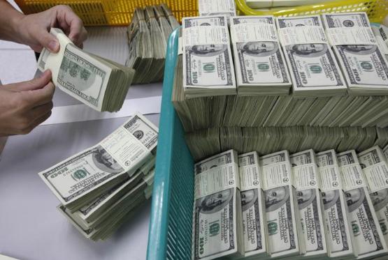 Banklar dollar toplayır: valyuta satışı 1,8 dəfə artdı