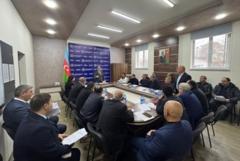 Pərakəndə ticarətlə məşğul olan sahibkarlarla görüş keçirilib