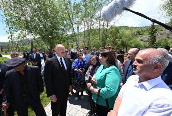 Prezident Laçının Sus kəndinə köçmüş sakinlərlə görüşüb - FOTOLAR[b][red] - YENİLƏNİB[/red][/b] | FED.az