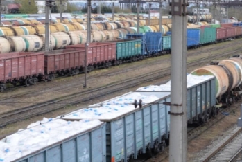 Dizel və gübrə ilə yüklənmiş qatar Azərbaycandan Ermənistana yola salınıb