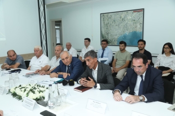 Ələtdə çay məcrasının dəyişdirilməsi və yol qovşağının inşası zamanı ağaclar köçürüləcək | FED.az