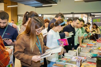 “Araz” supermarketlər şəbəkəsindən “Bir kitab, min dünya” təşəbbüsü -[red] FOTOLAR[/red] | FED.az
