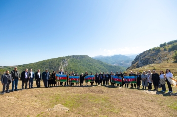 “AzerGold”un təşkilatçılığı ilə şəhid ailələrinin Şuşaya səfəri gerçəkləşdirilib | FED.az