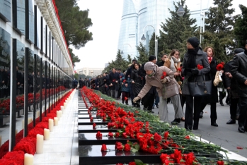 20 Yanvar şəhidlərinin xatirəsi bir dəqiqəlik sükutla - YAD OLUNDU