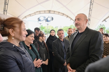 İlham Əliyev Xocavənddə olub, Qırmızı Bazar, Hadrut və Sos sakinləri ilə görüşüb - FOTOLAR | FED.az