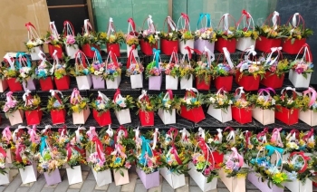 Qızılgül, tülpan, nərgizgülü və …”Teddi”lər – [red]BAKIDA 8 MART HƏDİYYƏLƏRİ [/red] | FED.az