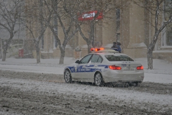 Yol polisi hava ilə bağlı sürücü və piyadalara - MÜRACİƏT EDİB