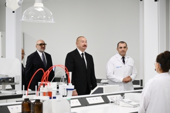 İlham Əliyev Pirallahı Sənaye Parkında dərman istehsalı müəssisəsinin açılışında - FOTOLAR | FED.az