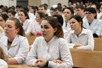 Həkim olmaq istəyənlər üçün təhsil haqqı 6500 manata qaldırıldı
