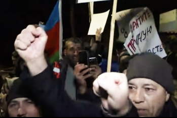Şuşa-Xankəndi yolunda son vəziyyət: Etirazçılar, rus qoşunları, Azərbaycan himni - VİDEO