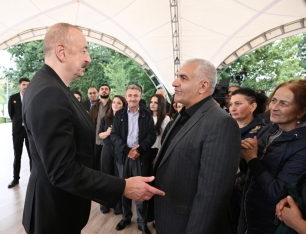 İlham Əliyev Xocavənddə olub, Qırmızı Bazar, Hadrut və Sos sakinləri ilə görüşüb - FOTOLAR | FED.az