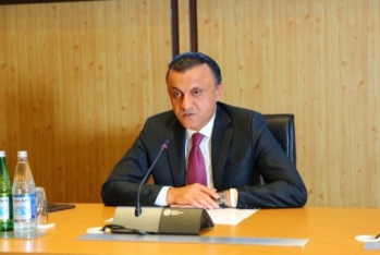 Vəzifəli şəxsin təhsilsiz olması iddiasına TƏBİB rəhbərindən - CAVAB