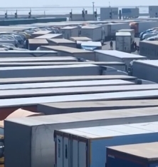 Ələtdə 4 000-dən artıq TIR toplanıb –[red] ÖLKƏDƏN ÇIXA BİLMİR[/red] | FED.az