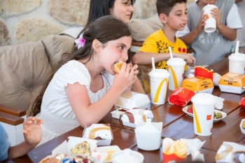 “McDonald’s Azərbaycan” şəhid və qazi ailələrinin övladları üçün yay istirahəti təşkil edib - [red]FOTOLAR[/red] | FED.az