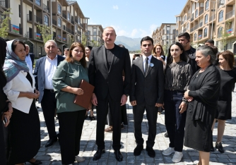 Prezident Kəlbəcər şəhərinin sakinləri ilə görüşüb, onlara mənzillərin açarlarını təqdim edib - [red]YENİLƏNİB[/red] | FED.az