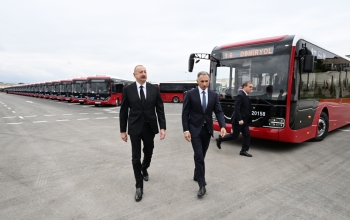 İlham Əliyev “BakuBus”un Gəncə Avtoparkının açılışında iştirak edib - FOTOLAR | FED.az