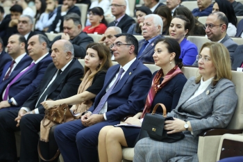 Bakı Ali Neft Məktəbində Mədəniyyət və İncəsənət Universitetinin 100 illik yubileyi qeyd olunub - FOTOLAR | FED.az