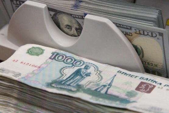 Rusiyada dollar ilk dəfə 55 rubla qədər ucuzlaşıb