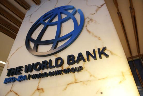 Dünya Bankı: Həkimlərin 200-250 manatlıq maaşı korrupsiyaya yol açır