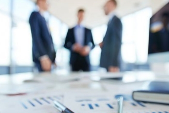 Təsisçiləri bir araya gələ bilməyən şirkət fəaliyyətini bir müddətlik dayanadırır