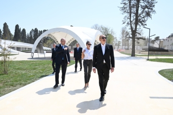 Prezident İlham Əliyev və  Mehriban Əliyeva Gәncә Memorial Kompleksində görülən işlərlə tanış olublar - [red]YENİLƏNİB[/red] | FED.az