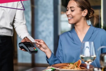 Hansı bankın kartı ilə restorana getmək daha sərfəlidir? - BANKLAR, «KƏŞBƏK»LƏR, SİYAHI (Fevral, 2026)