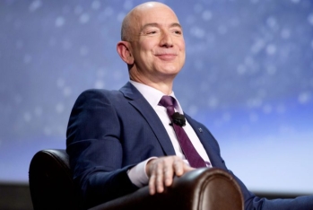 Ceff Bezos “Amazon”un dollarlıq 2,7 milyard dollarlıq səhmlərini satıb