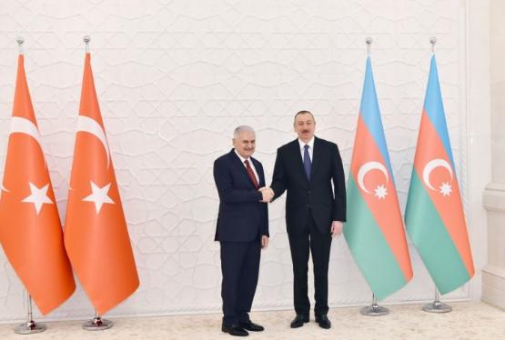 Azərbaycan prezidenti Türkiyə baş naziri ilə görüşüb