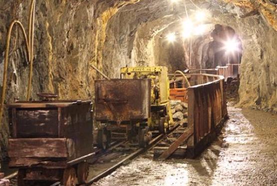В Индонезии обрушилась шахта по добыче золота, 11 человек остались под землей