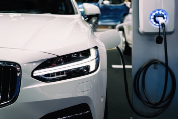 Elektromobil idxalı yarıbayarı azaldı: 6 ayın rəqəmləri