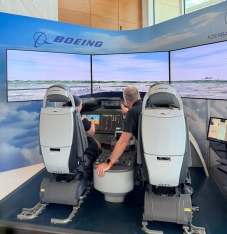“Boeing 787 Dreamliner” uçuş simulyatoru nümayiş olundu - FOTOLAR | FED.az