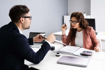 Dövlət qurumu 950 manata auditor seçdi - ŞİRKƏT