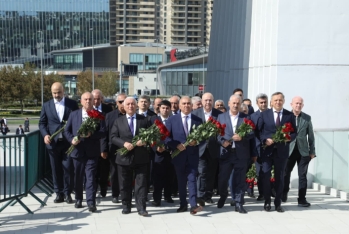 "AzərEnerji" və "Azərişıq" rəhbərliyi şəhidləri xatirəsini andı
