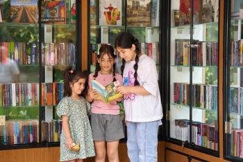 Şuşanın mərkəzində günəş enerjisi ilə işləyən "Kitab dayanacağı" istifadəyə verildi - FOTOLAR | FED.az