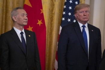 ABŞ prezidenti Çinlə ticarət sazişini - DAYANDIRIR