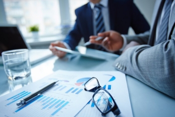 Mərkəzi Bank iki investisiya şirkətinə xəbərdarlıq edib