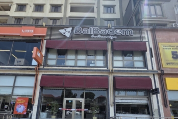 Yasamalda "Bal Badem" şirniyyat mağazası bağlandı - VİDEO