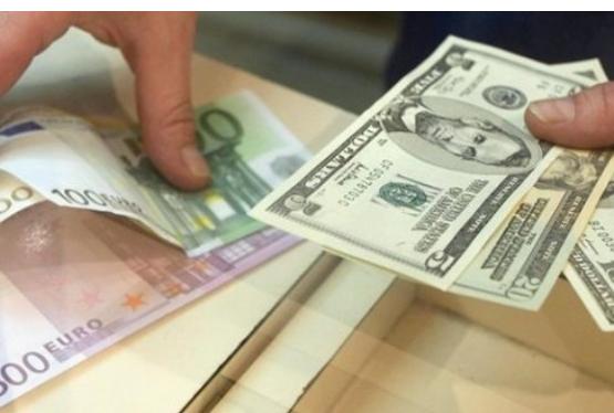 Türkiyədə dollar və avro düşməyə davam edir