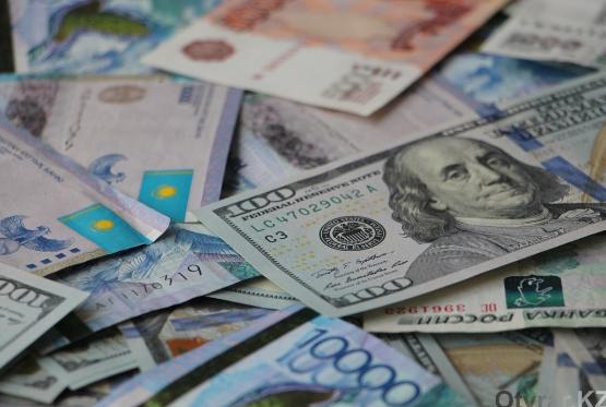 Qazaxıstan milli valyutası da dollar qarşısında ucuzlaşır