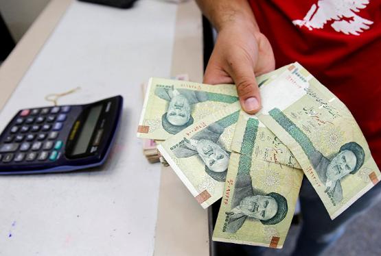 İranda dollar rekord həddə bahalaşdı - QITLIQ YARANIB