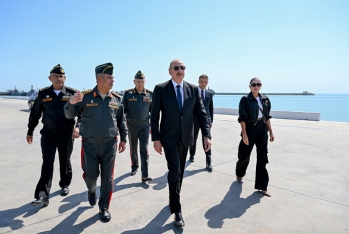 Prezident Hərbi Dəniz Qüvvələrində olub - FOTOLAR