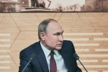 Putin: "Dollar silah kimi istifadə olunur, bu, böyük səhvdir"