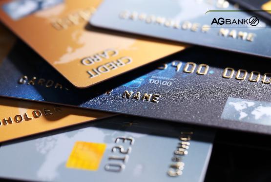 "AGBank"dan dörd valyutada plastik kartlar açma imkanı - AZN, USD, EUR və ya GBP!