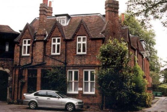 Londonda Cahangir Hacıyevin villası müsadirə edilib?