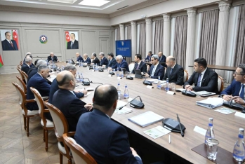 Xəzərdəki köhnə neft quyuları və estakadalar – [red]LƏĞV EDİLƏCƏK – ƏLİ ƏSƏDOV İCLAS KEÇİRDİ - FOTOLAR[/red] | FED.az