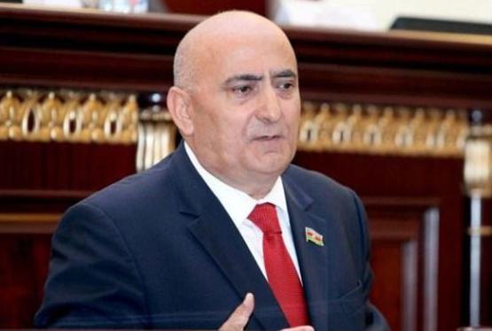 Deputat: “Banklar hakimiyyəti təhdid edən ünsür halına gəlib”