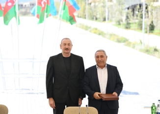 Prezident Kəlbəcər şəhərinin sakinləri ilə görüşüb, onlara mənzillərin açarlarını təqdim edib - [red]YENİLƏNİB[/red] | FED.az