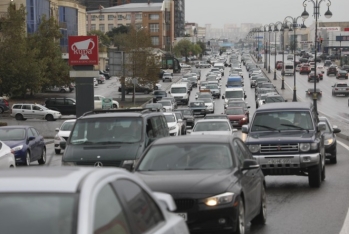 “Banklar və bəzi qurumlar bazar günü işləsin” - Tıxacın həlli üçün təklif