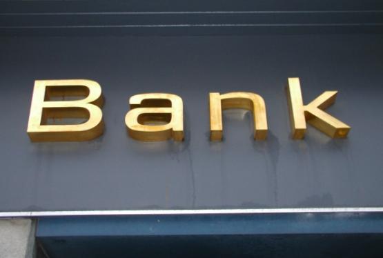 Daha iki bank bağlandı - Rusiyada